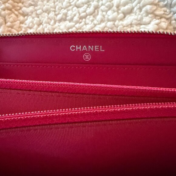 Like New CHANEL Red Patent Leather Zip Quilted Wallet w/Chanel Card - Picture 8 of 11